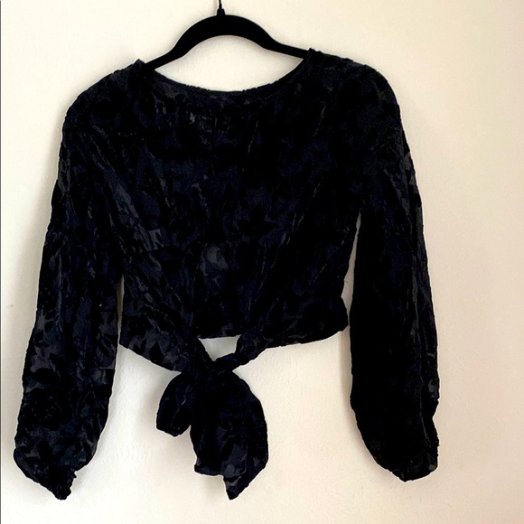 Lioness cropped blouse - Picture 1 of 5
